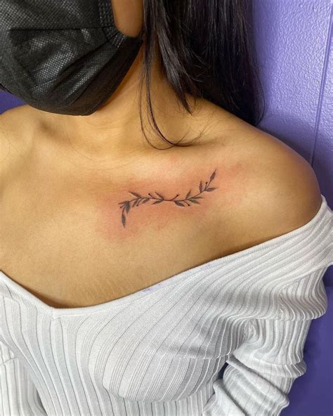 meaningful collar bone tattoos for females|80 Most Beautiful Collarbone Tattoos for Women:。